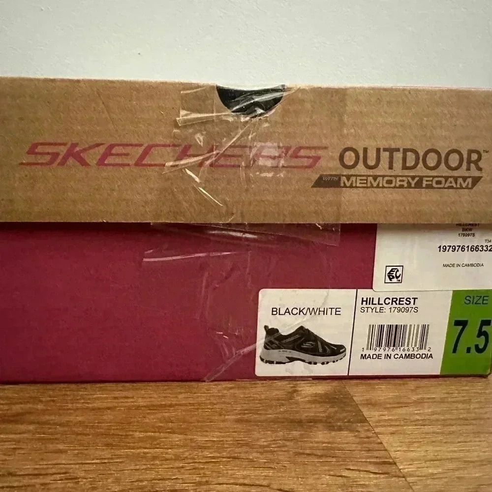 Woman’s Sketcher’s Trail Hillcrest - Picture 2 of 4